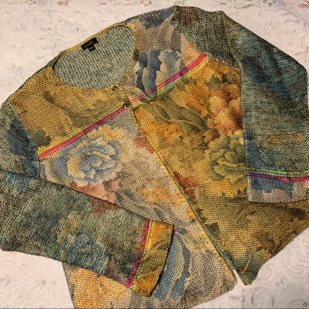Woven sweater. Med/Large